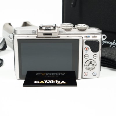 OLYMPUS EPL8