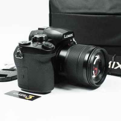 Lumix G90