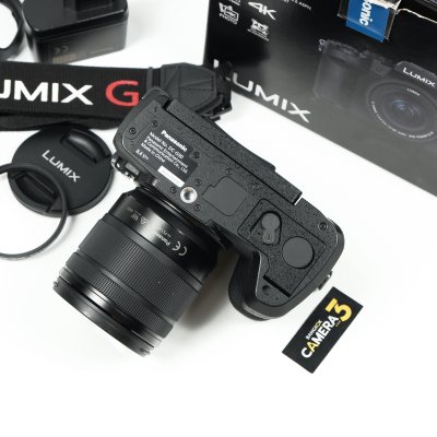 Lumix G90