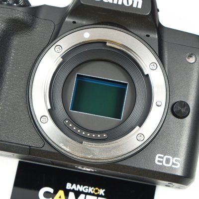 Canon EOS M50
