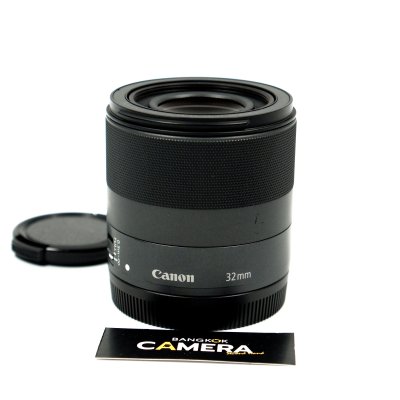 EFM 32mm F1.4 STM