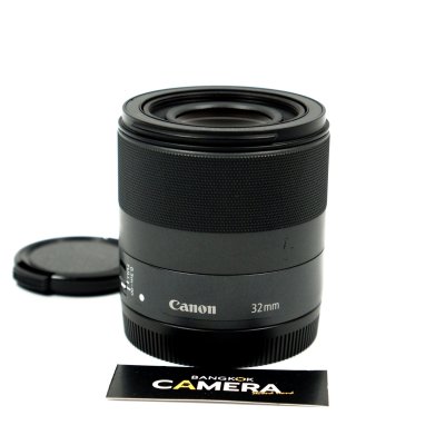 EFM 32mm F1.4 STM