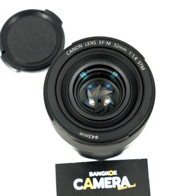 EFM 32mm F1.4 STM