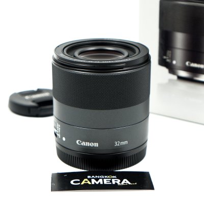 EFM 32mm F1.4 STM