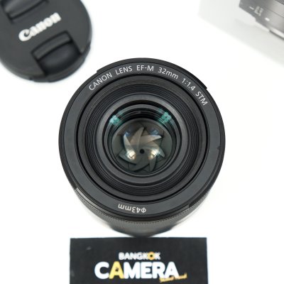 EFM 32mm F1.4 STM