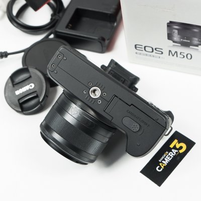 Canon EOS M50