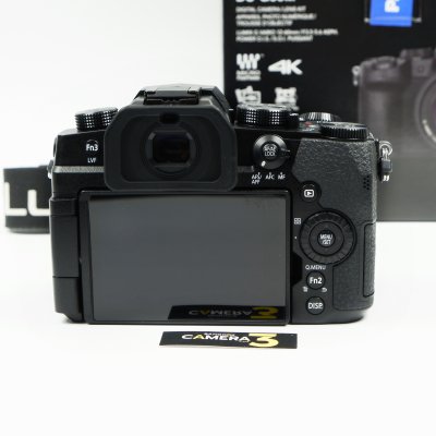 Lumix G90
