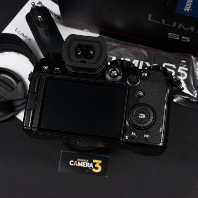 Lumix S5