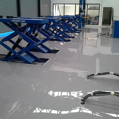 ศูนย์บริการรถยนต์ Cockpit ถนนพระราม 5 จ.นนทบุรี พื้น EPOXY SELF-LEVELING หนา 2 มม.    พื้นที่ 1200 ตรม.