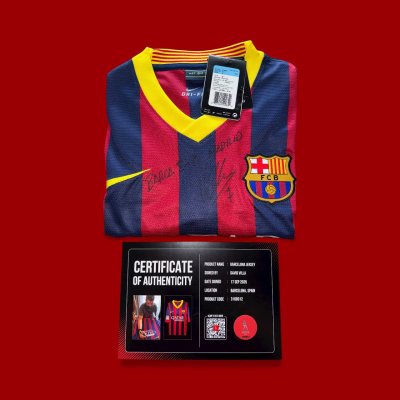 เสื้อ Barcelona 13/14 พร้อมลายเซ็นสด David Villa พร้อมข้อความพิเศษบนเสื้อ: “Barça 5-0 Madrid”