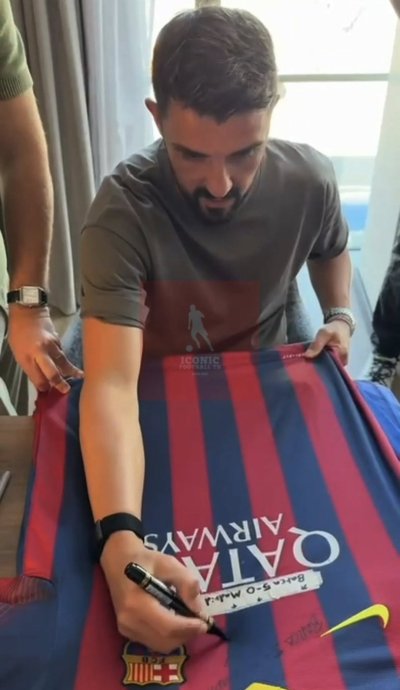 เสื้อ Barcelona 13/14 พร้อมลายเซ็นสด David Villa พร้อมข้อความพิเศษบนเสื้อ: “Barça 5-0 Madrid”