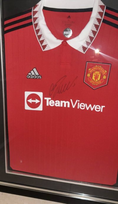 เสื้อ Manchester United 22/23 พร้อม ลายเซ็นสด Cristiano Ronaldo