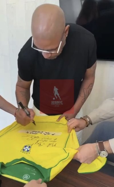 เสื้อ Nike Brazil 2004 Reissue Jersey Signed by ADRIANO ชิ้นเดียวในโลก