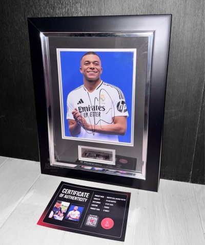 โปสเตอร์ Kylian Mbappé Real Madrid เข้ากรอบ พร้อมลายเซ็นสด