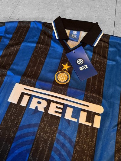 เสื้อ Inter Milan Official Retro 1998 ลิขสิทธิ์สโมสร พร้อม ชื่อ Adriano 10 (Unsigned)