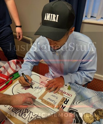 ป้าย Anfield Street Sign  พร้อมลายเซ็นสด นักเตะ Liverpool 14 คน รวมชุดแชมป์ EPL 19/20 + 24/25