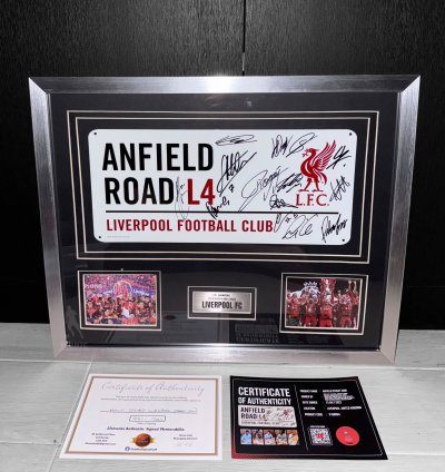 ป้าย Anfield Street Sign  พร้อมลายเซ็นสด นักเตะ Liverpool 14 คน รวมชุดแชมป์ EPL 19/20 + 24/25