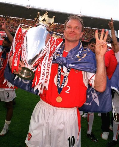 เสื้อ Arsenal 24/25 Official Signed by Dennis Bergkamp