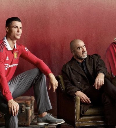 เสื้อ Manchester United พร้อม ลายเซ็นสด Cristiano Ronaldo+Eric Cantona