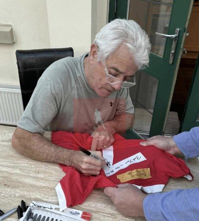 เสื้อ Liverpool FC พร้อม ลายเซ็นสด Keegan, Dalglish, and Rush