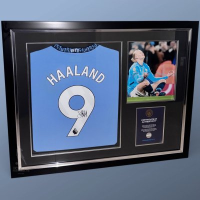 เสื้อ Manchester City 24/25 พร้อมลายเซ็นสดจาก Erling Haaland