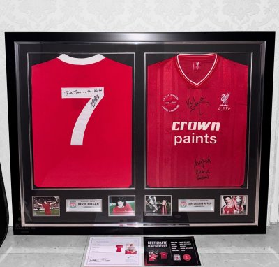 เสื้อ Liverpool FC พร้อม ลายเซ็นสด Keegan, Dalglish, and Rush
