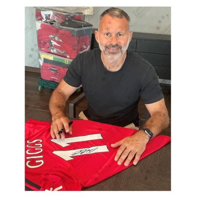 เสื้อ Manchester United 22/23 พร้อม ลายเซ็นสด Ryan Giggs