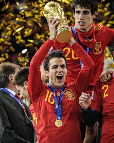 เหรียญรางวัลแชมป์ FIFA World Cup Medal 2010 Spain พร้อม ลายเซ็นสด Cesc Fàbregas