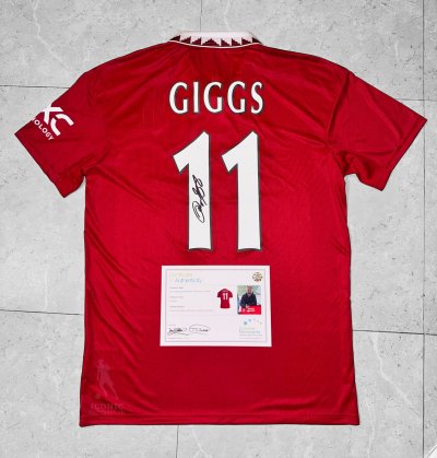 เสื้อ Manchester United 22/23 พร้อม ลายเซ็นสด Ryan Giggs
