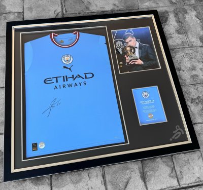 เสื้อ Manchester City 22/23 พร้อมลายเซ็นสดจาก Rodri