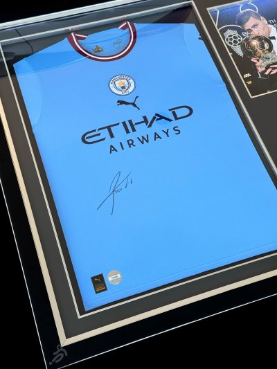 เสื้อ Manchester City 22/23 พร้อมลายเซ็นสดจาก Rodri