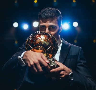 เสื้อ Manchester City 22/23 พร้อมลายเซ็นสดจาก Rodri