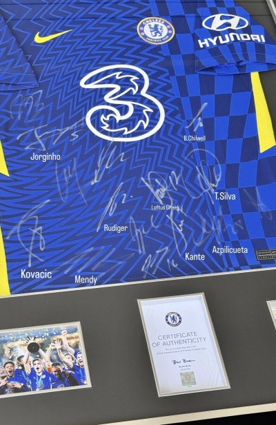 เสื้อ Chelsea Official 21/22 Squad Signed (Club COA)