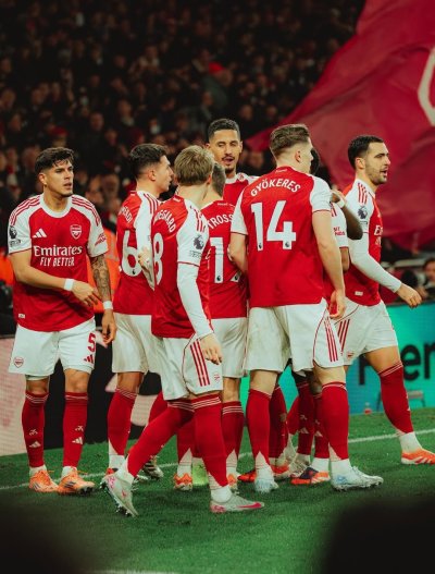 เสื้อ Arsenal official ฤดูกาล 2025/2026 พร้อม ลายเซ็นสดนักเตะชุดใหญ่