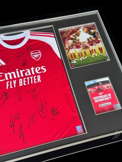 เสื้อ Arsenal official ฤดูกาล 2025/2026 พร้อม ลายเซ็นสดนักเตะชุดใหญ่