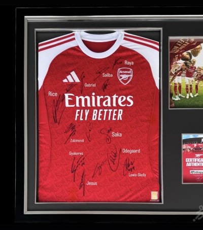 เสื้อ Arsenal official ฤดูกาล 2025/2026 พร้อม ลายเซ็นสดนักเตะชุดใหญ่