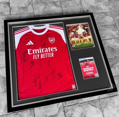 เสื้อ Arsenal official ฤดูกาล 2025/2026 พร้อม ลายเซ็นสดนักเตะชุดใหญ่