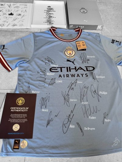 เสื้อ Manchester City 22/23 พร้อมลายเซ็นสดจาก นักเตะตัวหลัก 14 คน