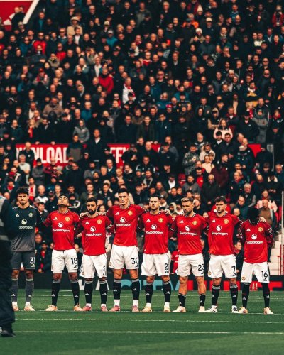 เสื้อ Manchester United 25/26 พร้อมลายเซ็นสดจาก นักเตะตัวหลัก 16 คน
