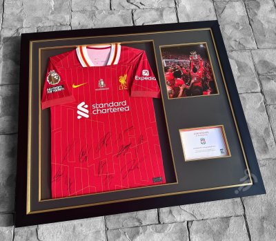 เสื้อ Liverpool Official Signed Champions 24/25 Squad Signed (Club COA)