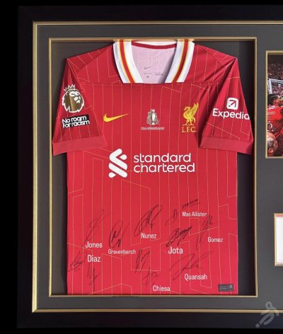 เสื้อ Liverpool Official Signed Champions 24/25 Squad Signed (Club COA)