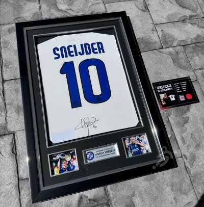 เสื้อ Wesley Sneijder Inter Milan 2011 เข้ากรอบ พร้อมลายเซ็นสด