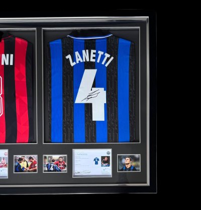 เสื้อ AC Milan + Inter Milan Retro พร้อม ลายเซ็นสด Maldini+Zanetti เข้ากรอบคู่ Exclusive Memorabilia