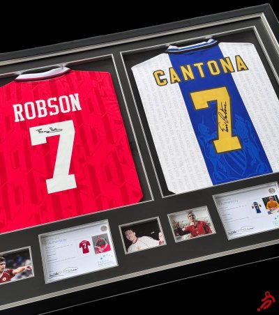 เสื้อ Manchester United Official Retro พร้อม ลายเซ็นสด Eric Cantona+Bryan Robson เข้ากรอบคู่ Exclusive Memorabilia