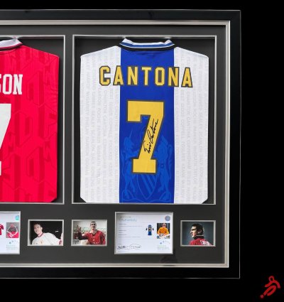 เสื้อ Manchester United Official Retro พร้อม ลายเซ็นสด Eric Cantona+Bryan Robson เข้ากรอบคู่ Exclusive Memorabilia