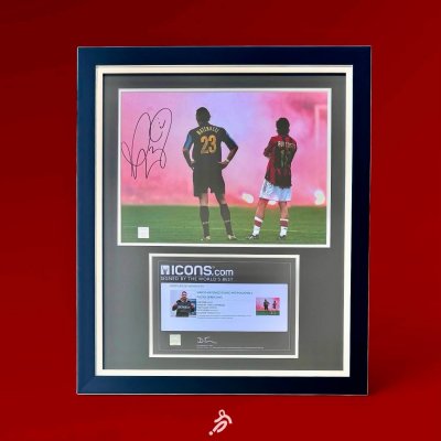 โปสเตอร์ Iconic Photos in Football "Milan Derby" Signed By Materazzi เข้ากรอบ พร้อมลายเซ็นสด