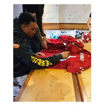 เสื้อ Liverpool 19/20+25/26 พร้อม ลายเซ็นสด TAA+Robertson เข้ากรอบคู่