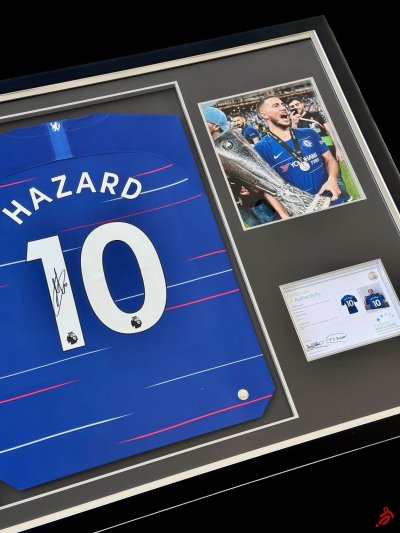 เสื้อ Chelsea 18/19 พร้อม ลายเซ็นสด Eden Hazard พร้อมเข้ากรอบ