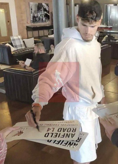 ป้าย Anfield Street Sign  พร้อมลายเซ็นสด Miloš Kerkez เข้ากรอบ