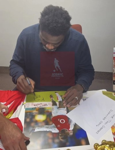 โปสเตอร์ Signed by Kolo Touré พร้อมข้อความพิเศษ